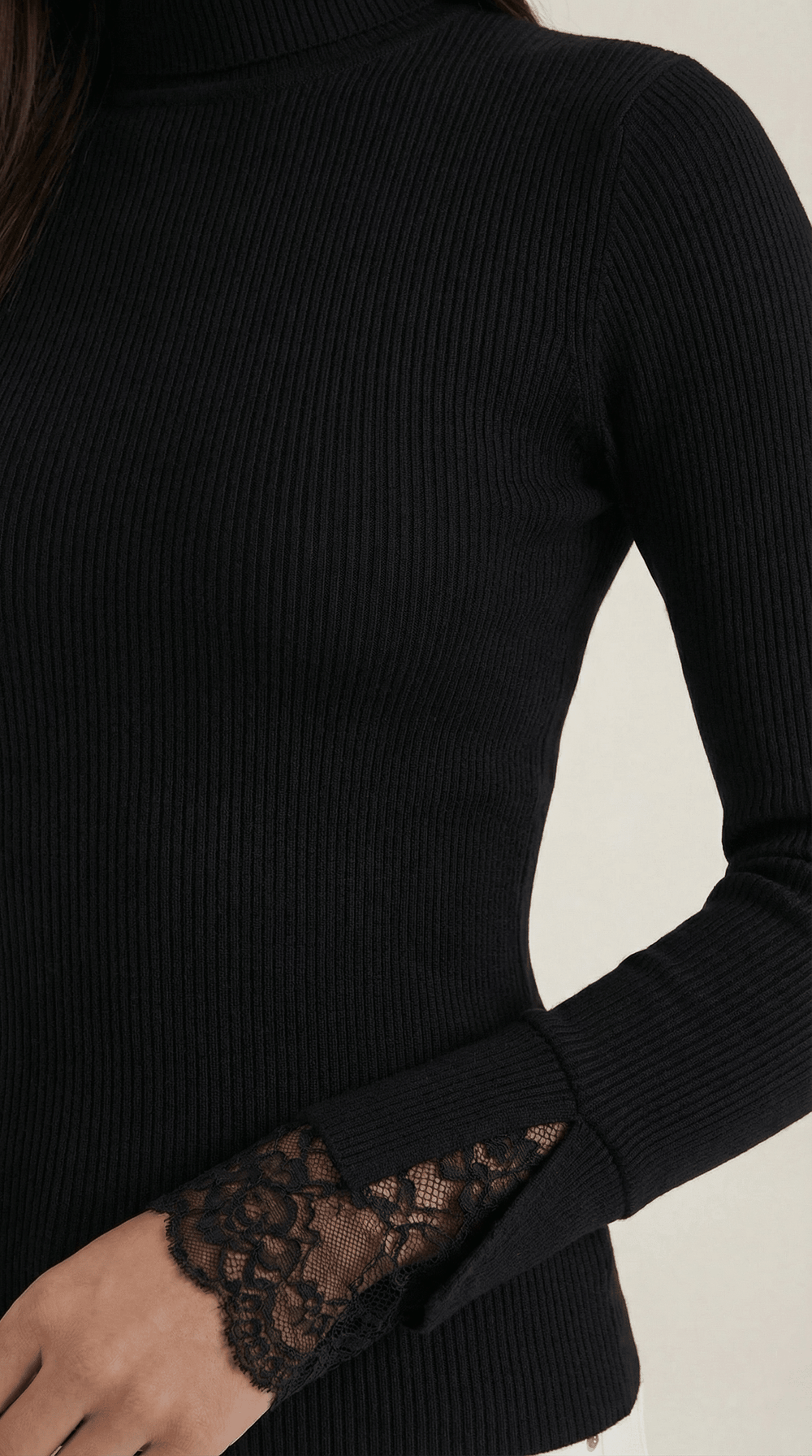 Bea | Cuello alto Beth con puños de encajek