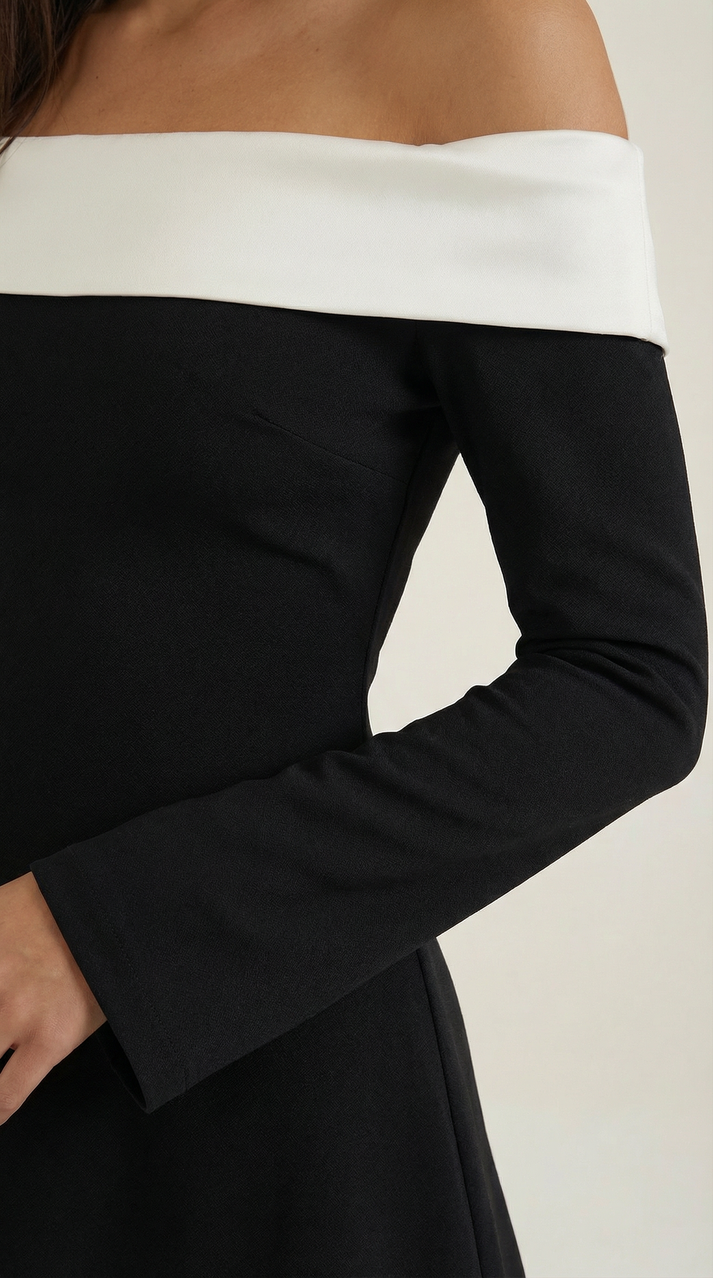 Cintia | Minivestido con hombros descubiertos