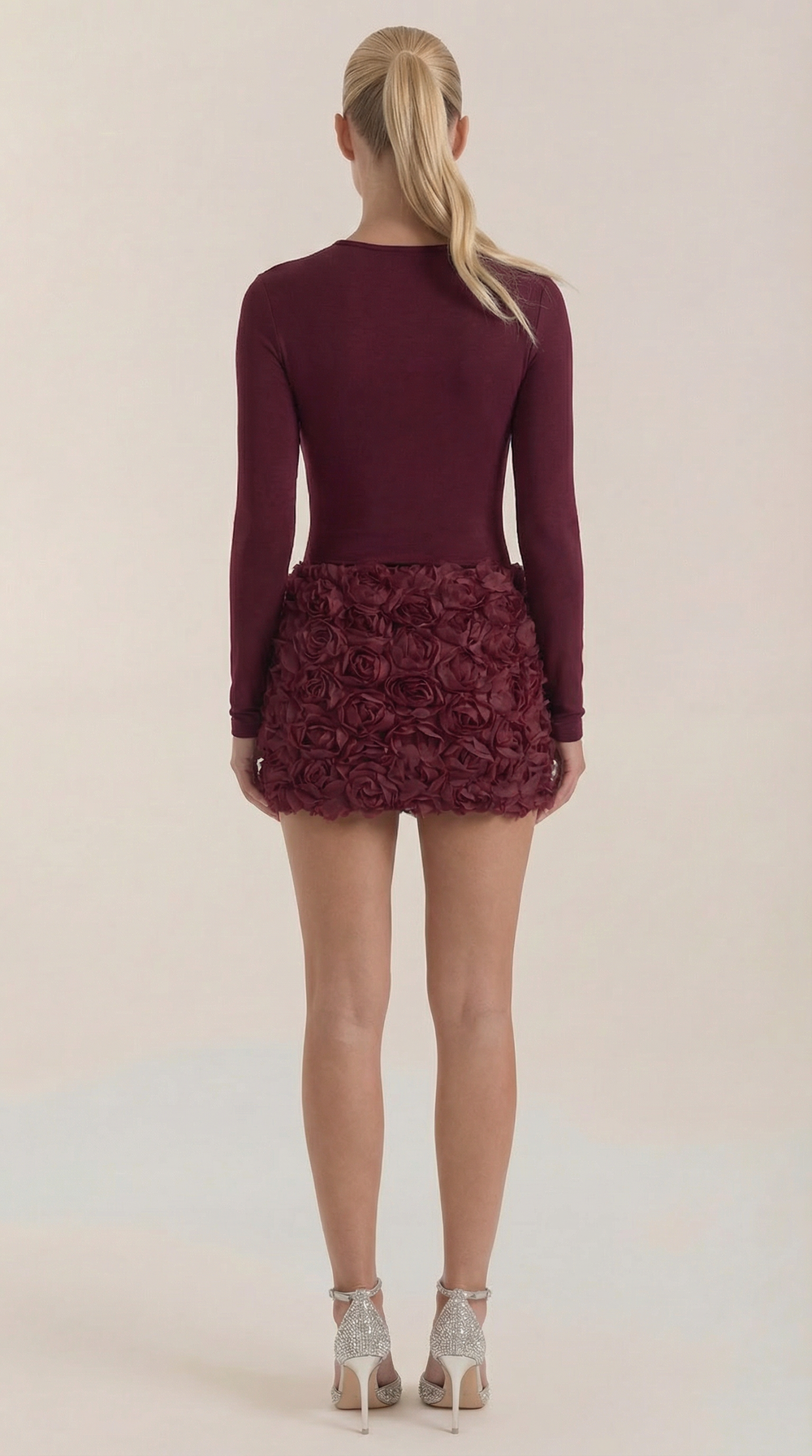 Cintia | Minivestido texturizado con rosas
